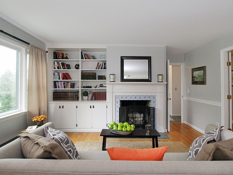 2 Howland Ave, Middletown, RI 02842 Zillow