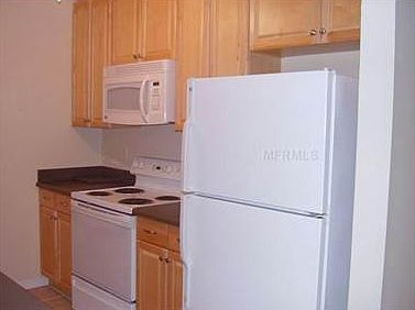 5th image of 405 Gladstone Pl