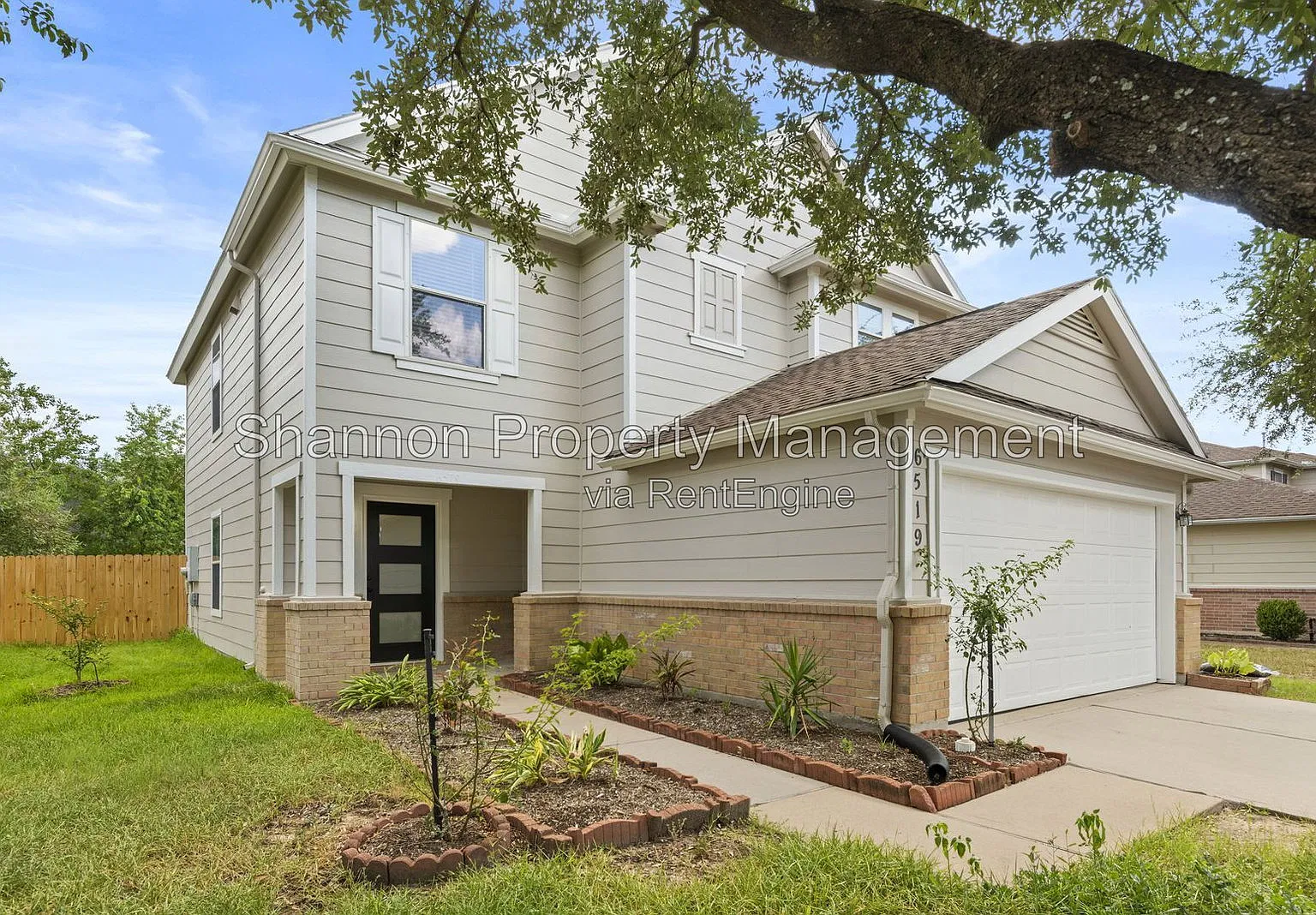 3 bed, 2.5 bath, 1829 sqft, $2,050 — Photo 2