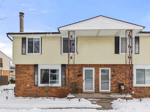 50029 S Benny Ct, Chesterfield, MI 48047