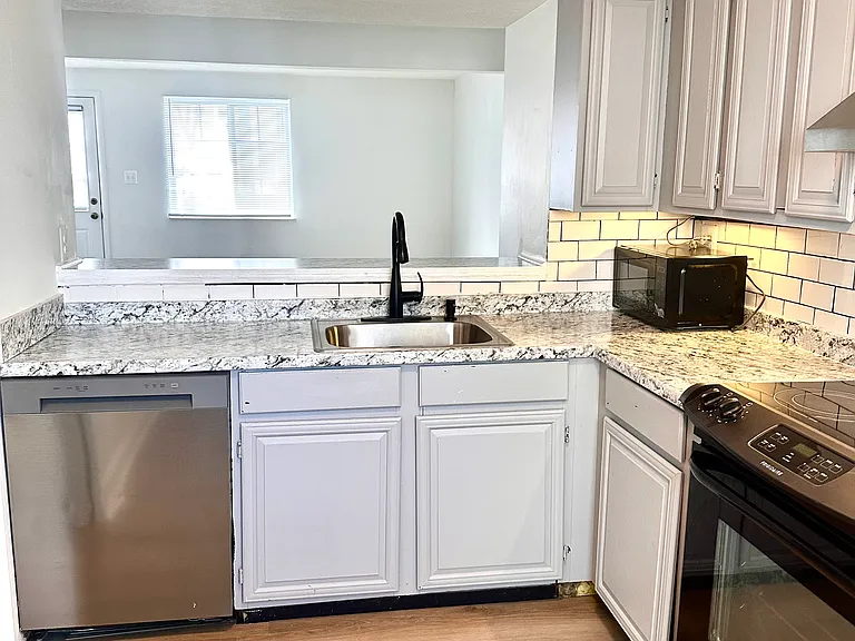4 Avonshire Ct — Photo 11