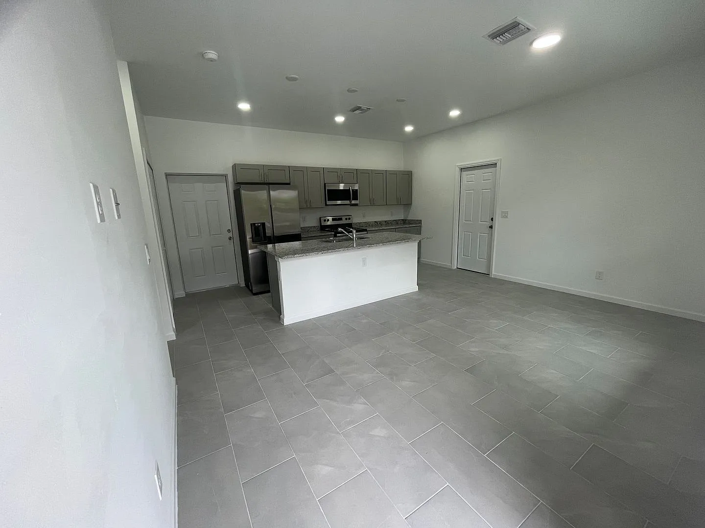 One Of A Kind! Brand New 1 Bedroom-1 Bath- 1 Car Garage In Desirable Lehigh Acres! — Photo 3