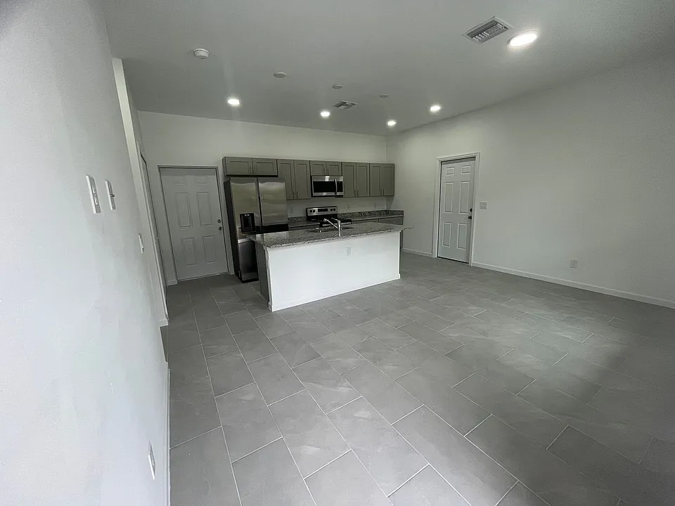 206 Hagan Ave S