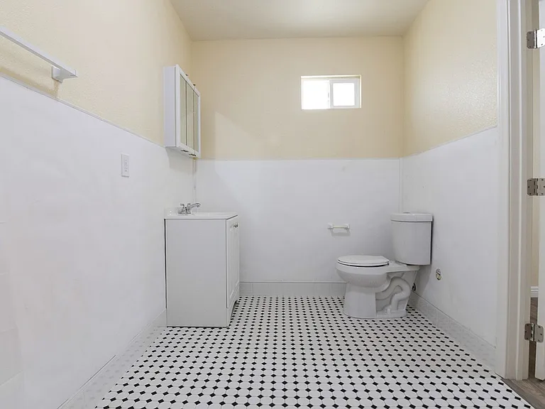 Oxford Suites — Photo 11