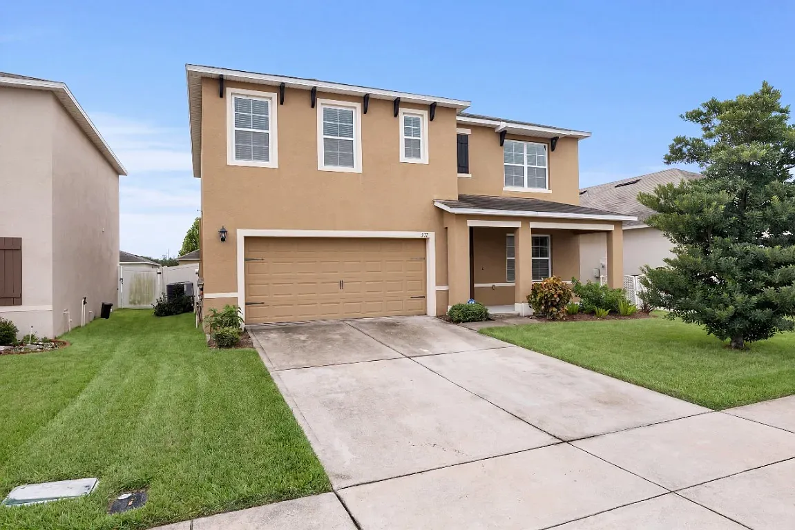 5 bed, 2601 sqft, $2,200 — Photo 1