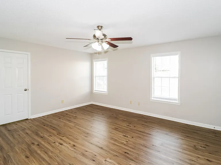 6752 Oakmoor Cir S — Photo 10