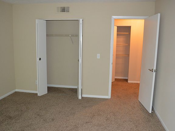3rd image of 1601 Club Pkwy