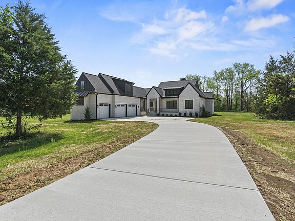 2nd image of 116 Bradley Ln