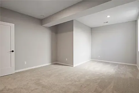 Large bedroom 3