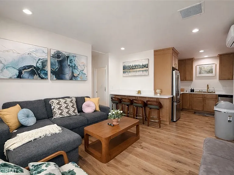 559 E Juanita Ave — Photo 3