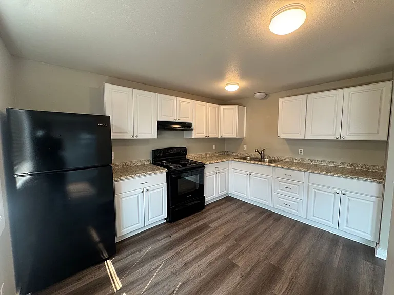 Cozy 2bd/1ba North West Apartment | On-Site Laundry | Pet Friendly | Off-Street Parking | Avail U... — Photo 15