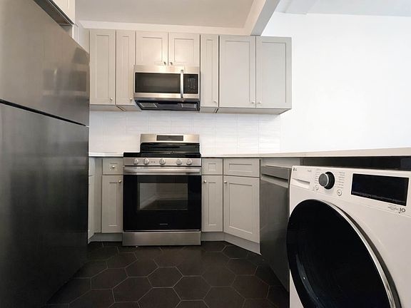 3rd image of 345 Franklin Ave APT 2