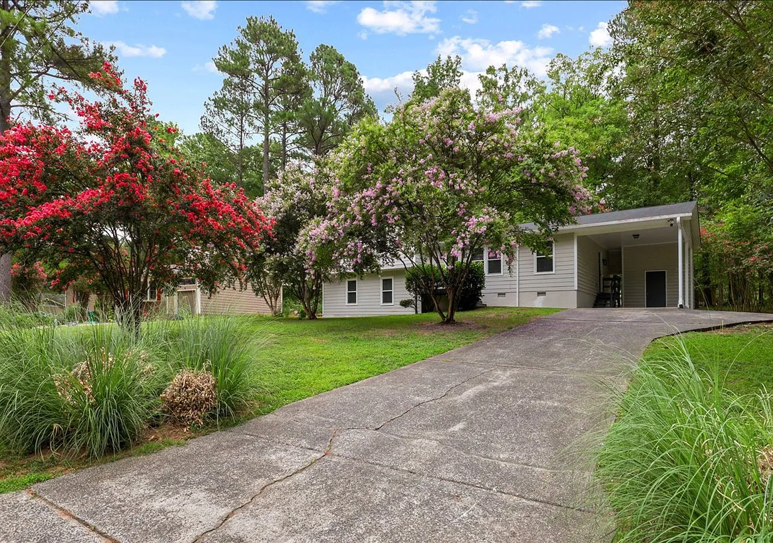 Fantastic Split Level, 4 Bedrooms, Updated Flooring, Kitchen and Bathrooms, Cul-de-Sac Lot, Pet F... — Photo 1