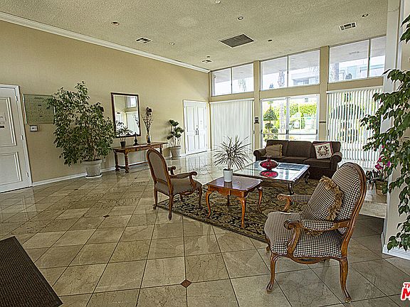3rd image of 5301 Balboa Blvd Unit C5