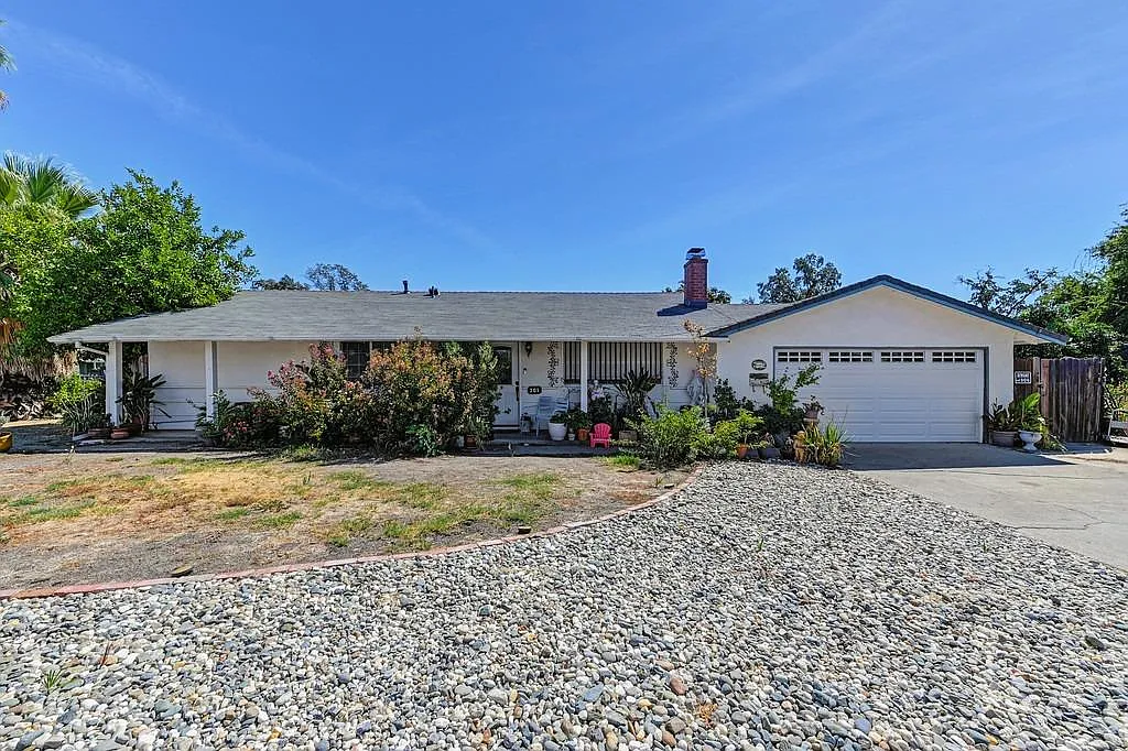 701 Oak Ridge Dr photo 1