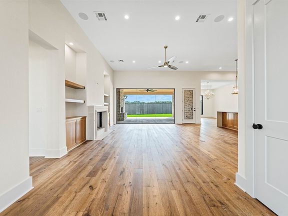 4th image of 38 Pinehurst Dr
