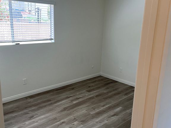 4th image of 1038 S Sunshine Ave S #28