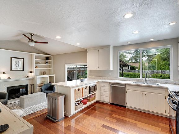 4th image of 525 Oak Lake Avenue