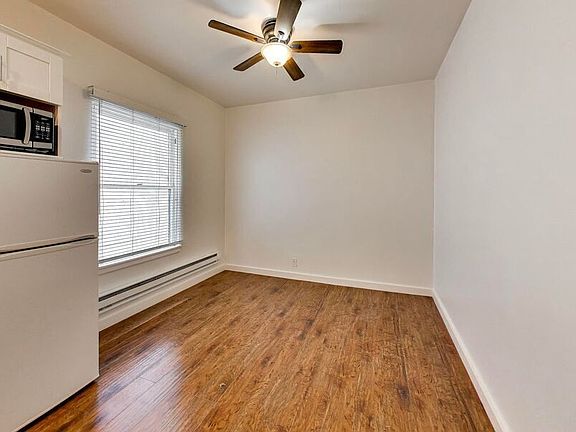 3rd image of 628 Waverly St #11