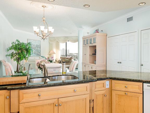 5th image of 1035 SE 6th Ave Unit 6