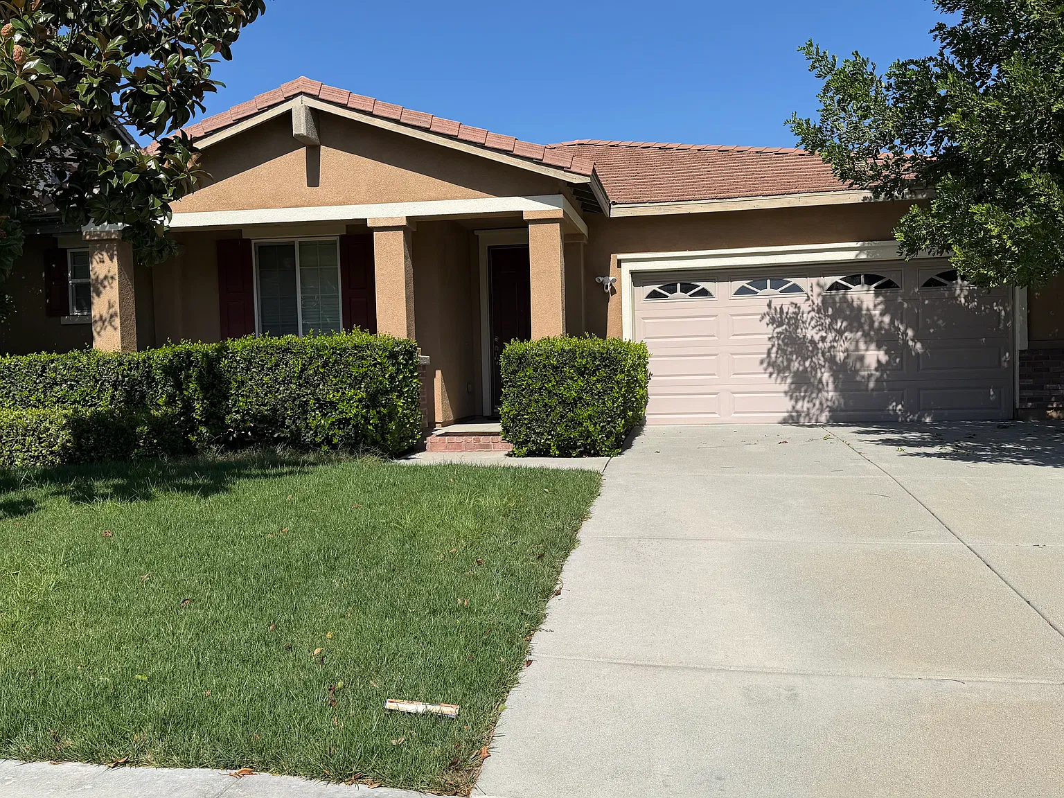 3 bed, 2.5 bath, 1901 sqft, $3,200 — Photo 1