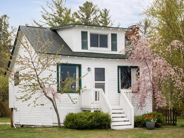 5434 W Macfarlane Rd, Glen Arbor, MI 49636