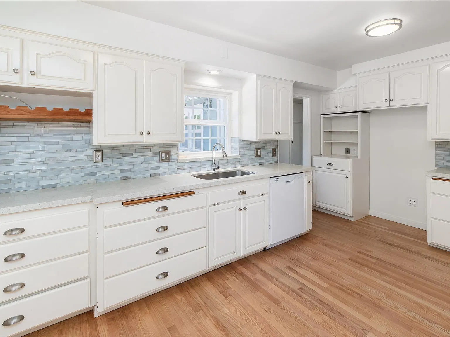 4 bed, 2.5 bath, 2133 sqft, $7,000 — Photo 4