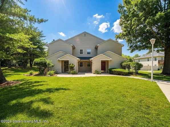471 Hawthorne Pl, Morganville, NJ 07751