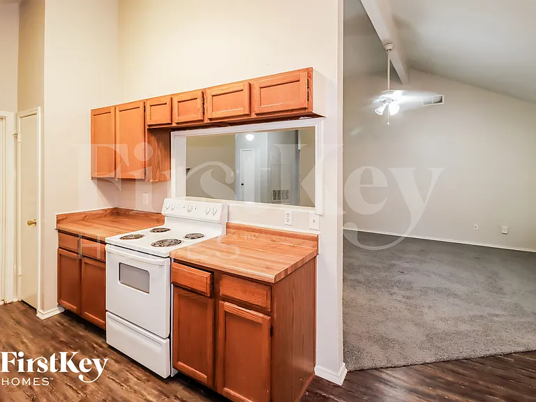 3200 Creekwood Ln — Photo 7