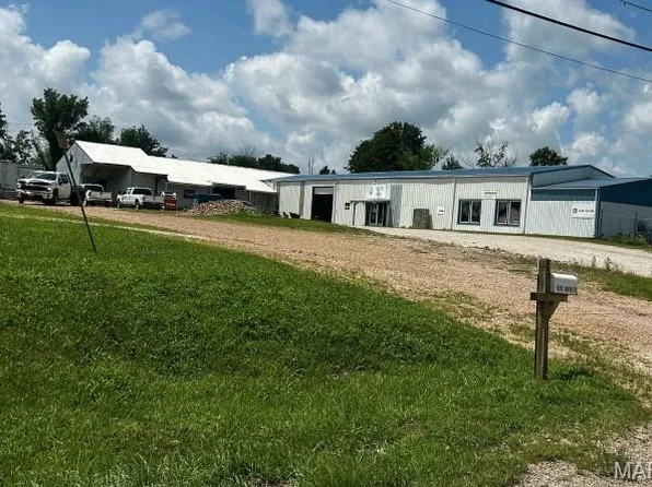 819 W 4th St, Dixon, MO 65459