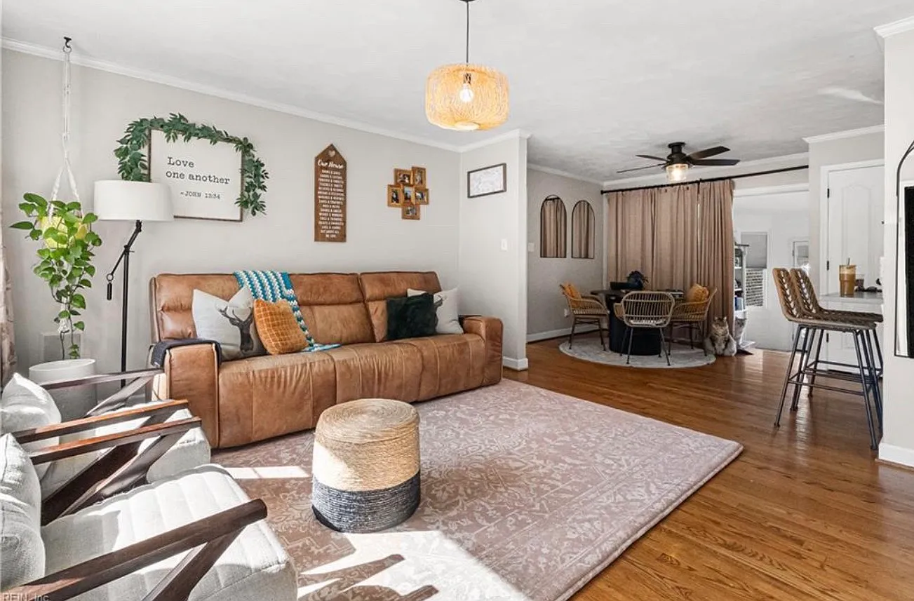 3 bed, 2200 sqft, $3,600 — Photo 4
