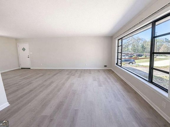 2nd image of 3211 Thrasher Cir