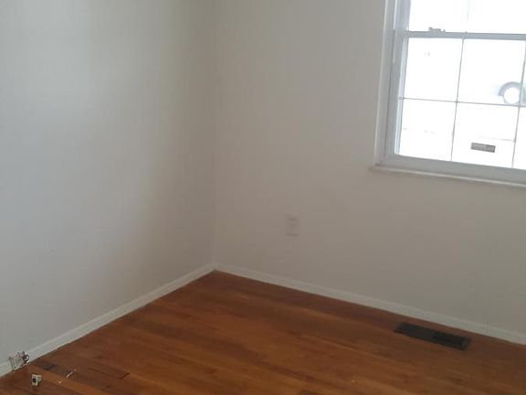 5th image of 7418 Foxtrail Dr