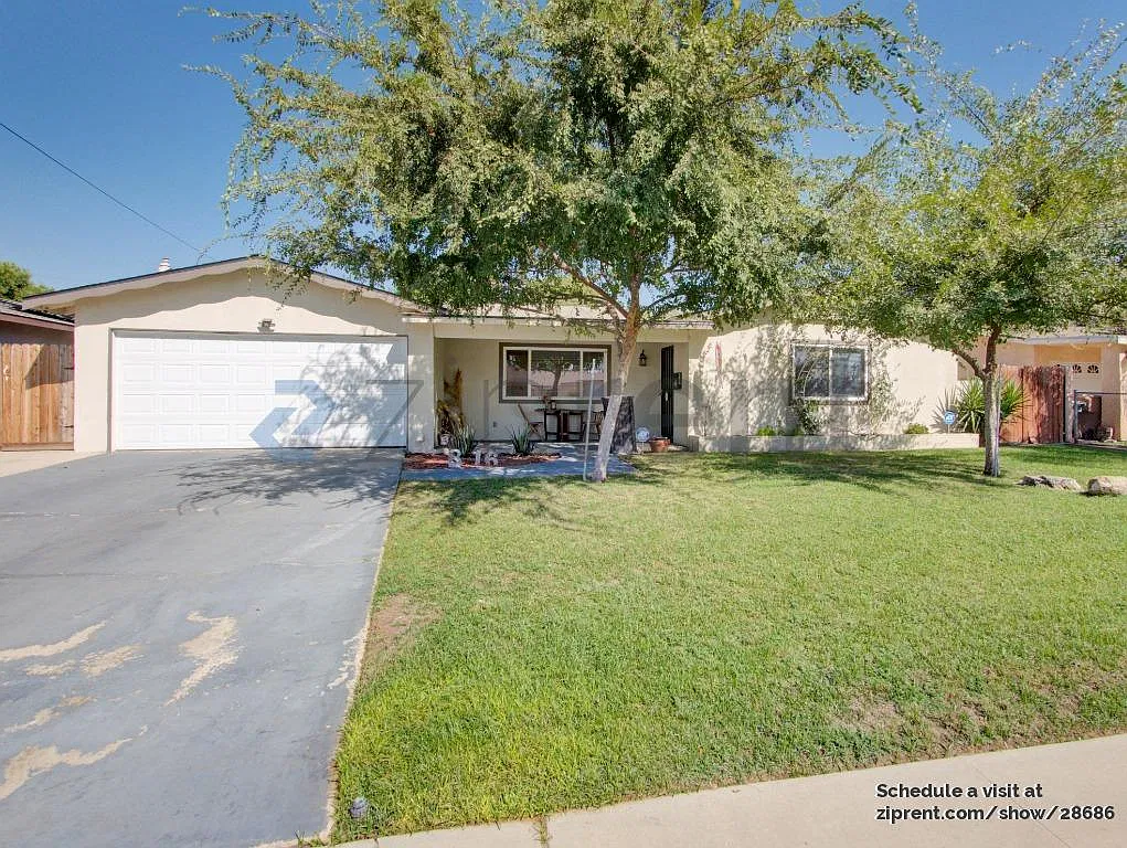 3 bed, 1202 sqft, $2,035 — Photo 2
