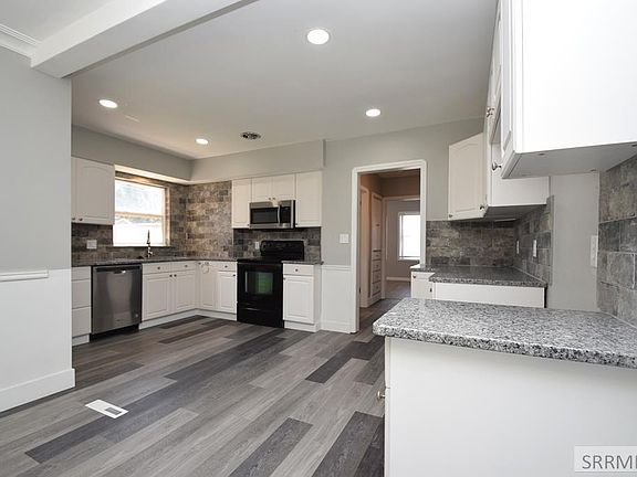 3rd image of 219 W 13th St