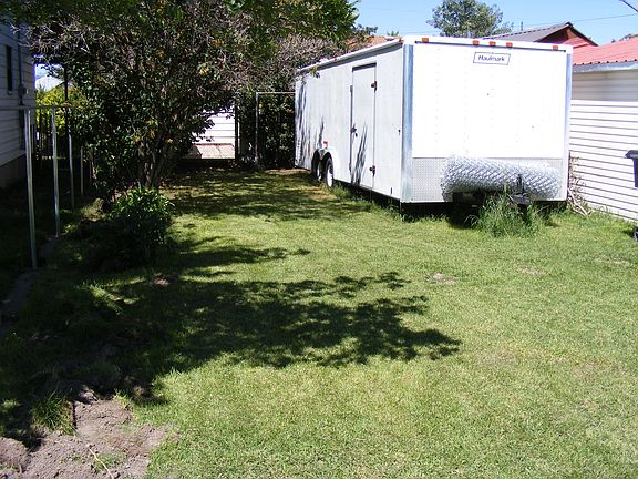 4th image of 827 Jefferson St