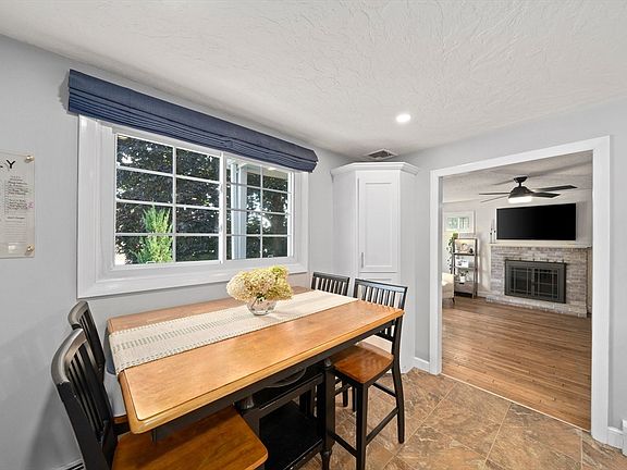 5th image of 96 Bornwood Dr