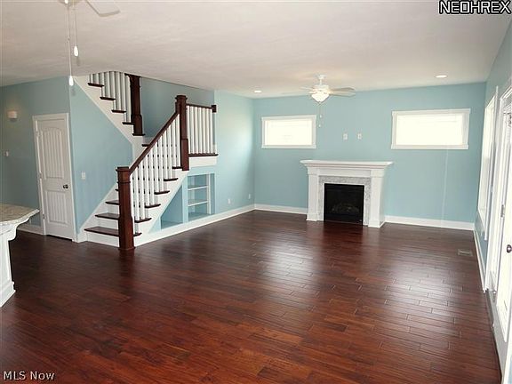 3rd image of 132 Cove Ct