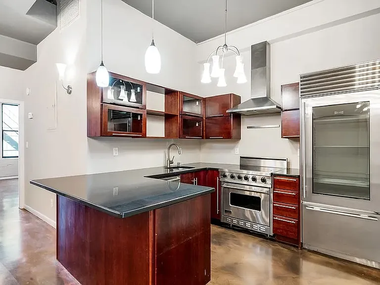 8 Beach St #4 — Photo 3