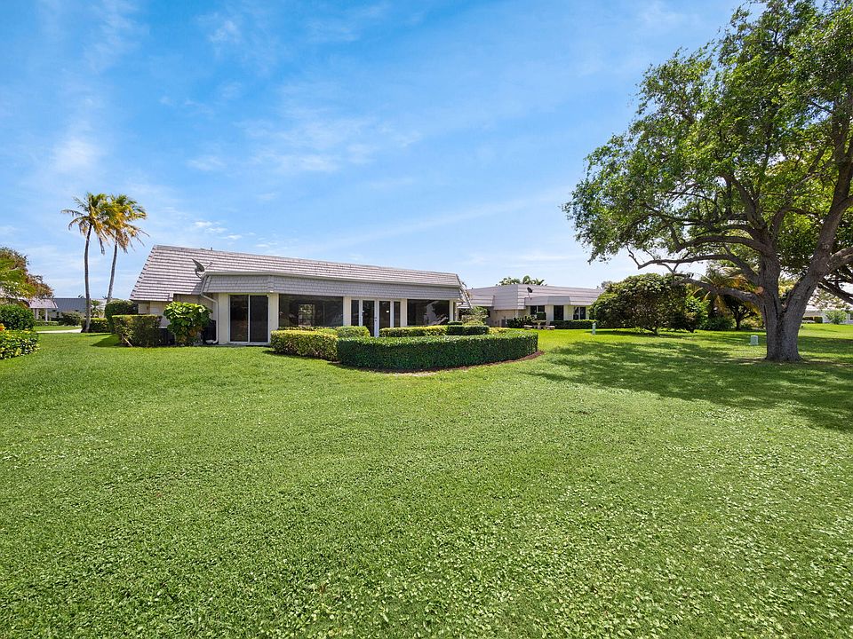 1st image of 379 Villa Drive S