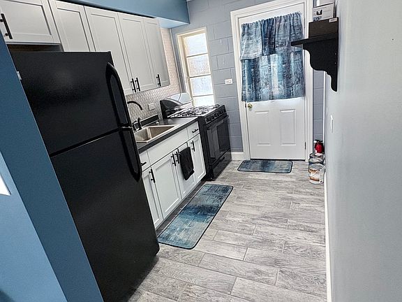 3rd image of 12440 Highland Ave #9
