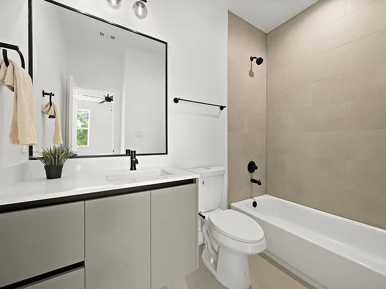 1607 Barbee St — Photo 16