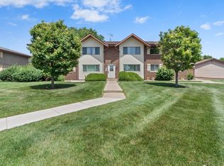 10364 W Whitnall Edge Ct, Franklin, WI 53132