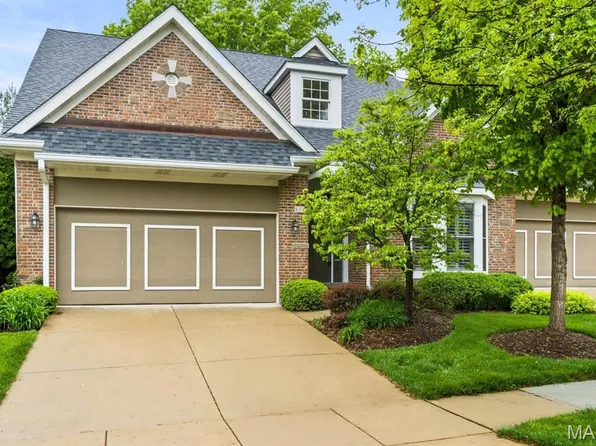 932 Chesterfield Villas Cir, Chesterfield, MO 63017