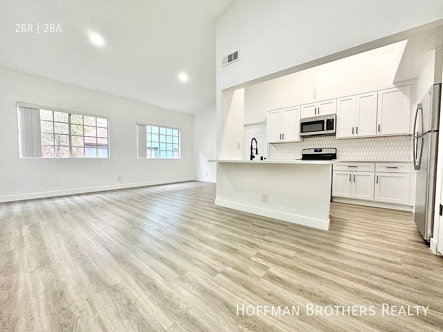 1st image of 621 N Bronson Ave #201