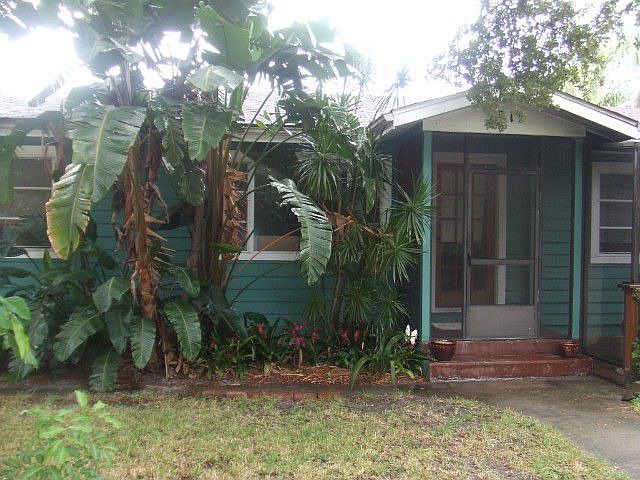 1st image of 3819 Iroquois Dr