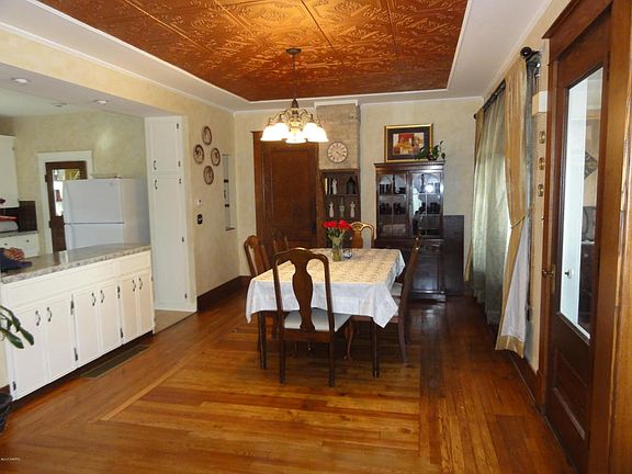 4th image of 601 Emmons St SE