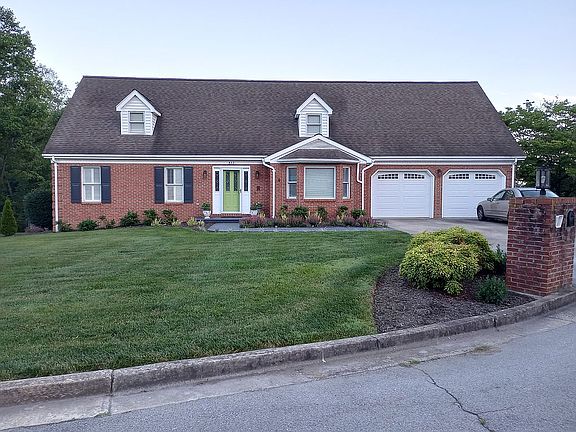 2nd image of 317 Shadowood Dr