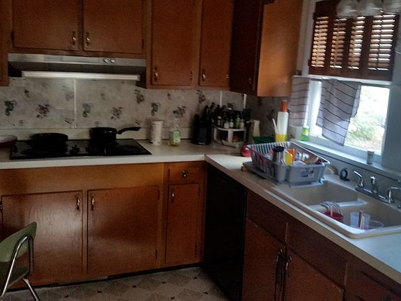 3rd image of 213 6th Ave