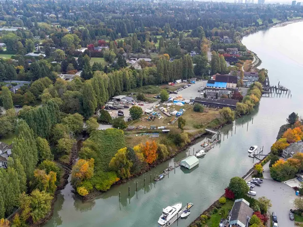 7520 Balaclava St, Vancouver, BC V6N 0A3